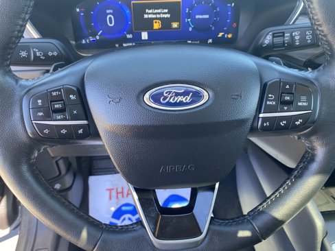 Used 2020 Ford Escape Titanium image 17