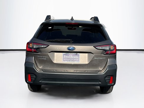 Used 2022 Subaru Outback Premium image 6