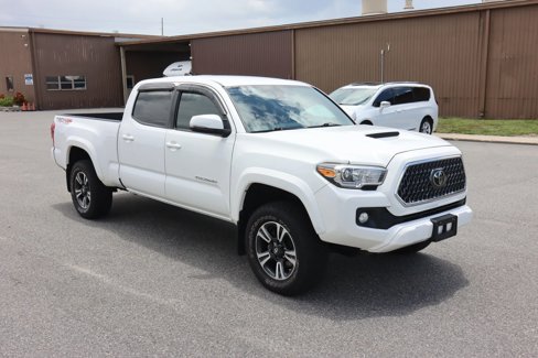 Used 2018 Toyota Tacoma TRD Sport image 2