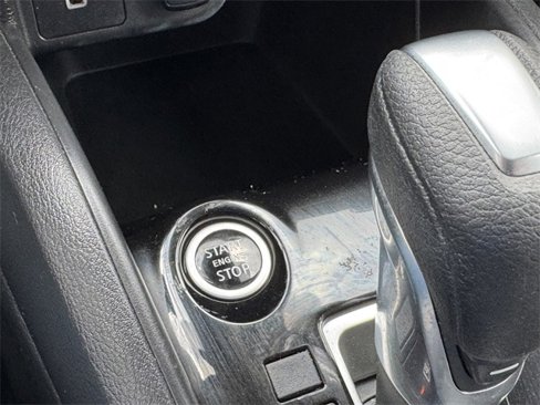 Used 2020 Nissan Versa SV image 21