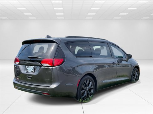 Used 2018 Chrysler Pacifica Touring Plus w/ S Appearance Package image 6