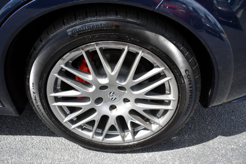 Used 2013 Porsche Cayenne GTS image 36