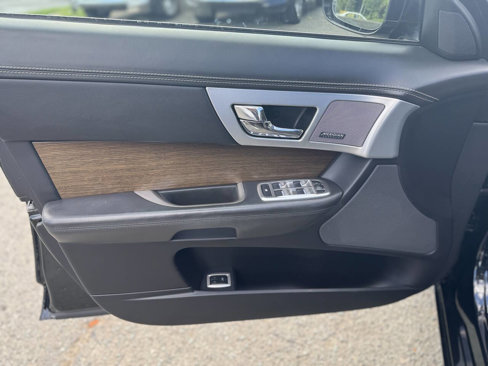 Used 2015 Jaguar XF Portfolio image 10