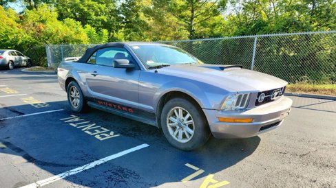 Used 2006 Ford Mustang Convertible image 2