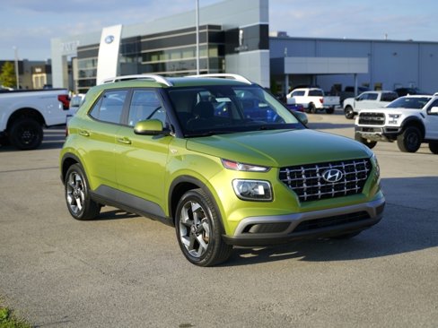 Used 2021 Hyundai Venue SEL w/ Cargo Package image 3