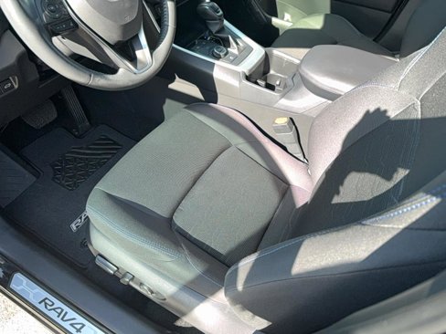 Used 2022 Toyota RAV4 SE w/ Convenience Package image 13