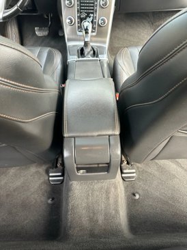 Used 2016 Volvo V60 T5 Cross Country image 25