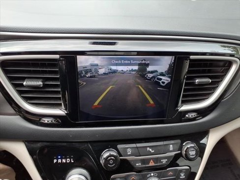 Certified 2020 Chrysler Pacifica Touring-L Plus image 23