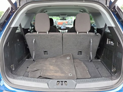 Used 2021 Ford Explorer XLT image 30