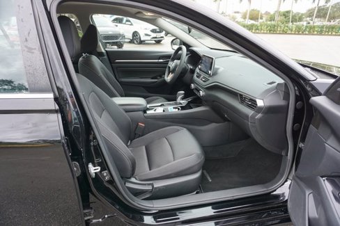 Used 2021 Nissan Altima 2.5 SV image 3