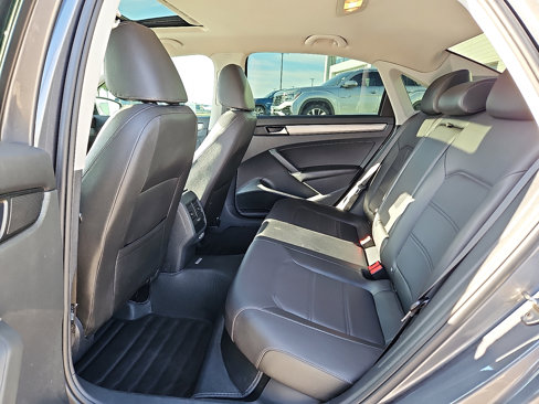 Used 2022 Volkswagen Passat 2.0T SE image 9