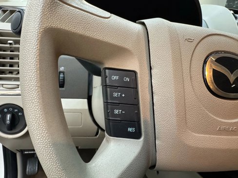 Used 2011 MAZDA Tribute i Sport image 16