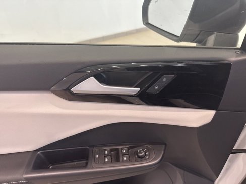 New 2025 Volkswagen Taos S image 18