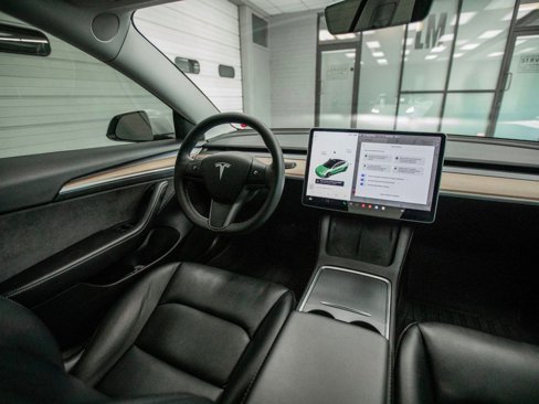 Used 2021 Tesla Model 3 Standard Range Plus image 17