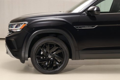 Used 2022 Volkswagen Atlas Cross Sport SE image 2