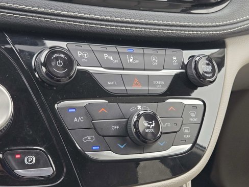 Used 2021 Chrysler Pacifica Limited w/ Premium & Safety Sphere Group image 34