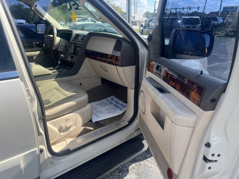 Used 2004 Lincoln Navigator Luxury image 14