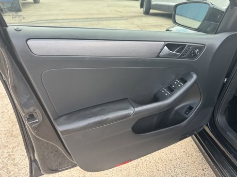 Used 2015 Volkswagen Jetta TDI image 9