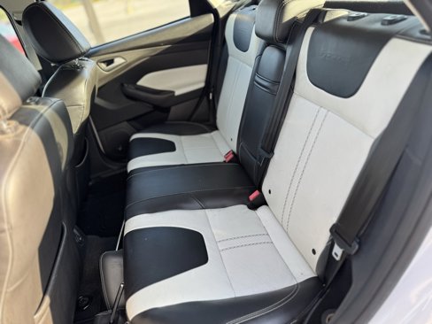 Used 2013 Ford Focus Titanium image 10