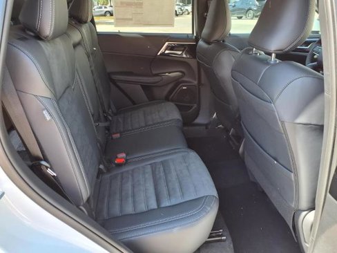 New 2025 Mitsubishi Outlander SE image 10