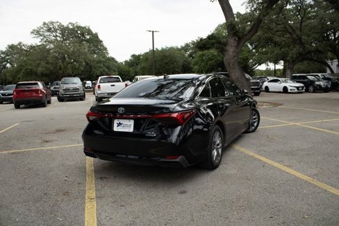 Used 2020 Toyota Avalon XLE image 6