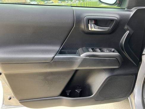 Used 2020 Toyota Tacoma TRD Sport image 14