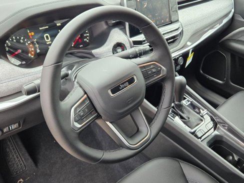 New 2025 Jeep Compass Latitude image 24