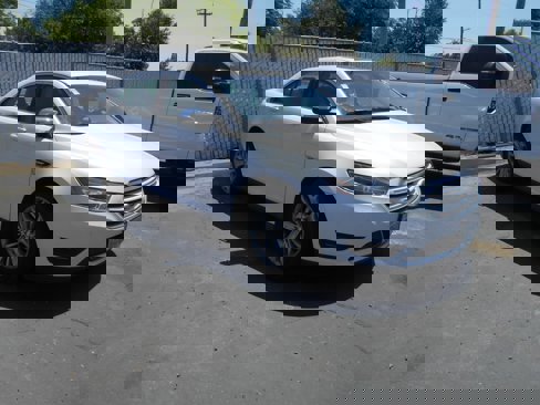Used 2017 Ford Taurus Limited image 1