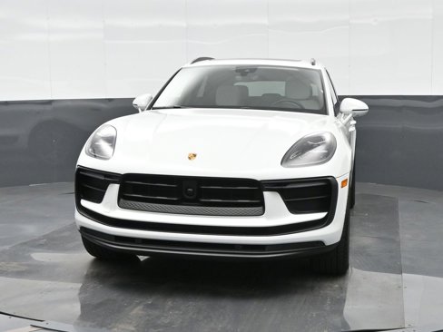 Used 2025 Porsche Macan image 12