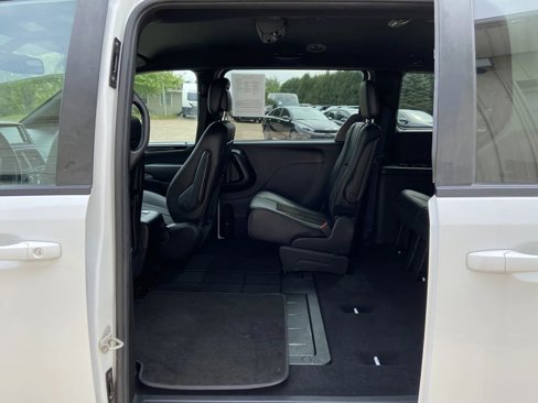 Used 2019 Dodge Grand Caravan SXT w/ Blacktop Package image 21