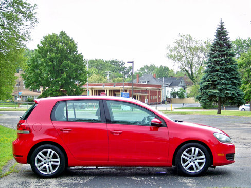 Used 2011 Volkswagen Golf 4-Door image 12