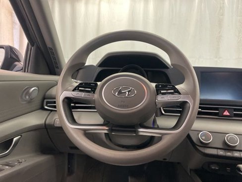 Used 2021 Hyundai Elantra SE image 14