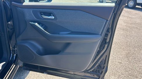Used 2023 Nissan Rogue SV image 10