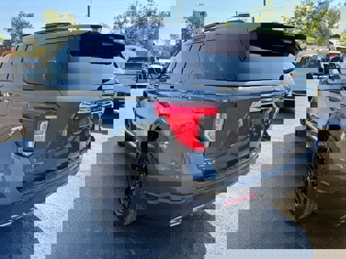 Used 2020 Ford Explorer XLT w/ Equipment Group 202A image 5