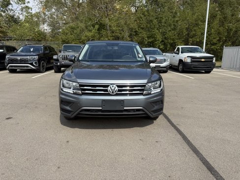 Used 2021 Volkswagen Tiguan SE w/ Panoramic Sunroof Package image 2