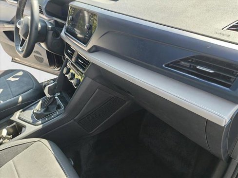 Certified 2024 Volkswagen Taos SE image 24