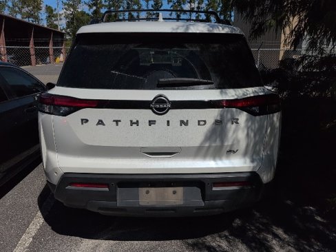 Used 2022 Nissan Pathfinder SV image 2
