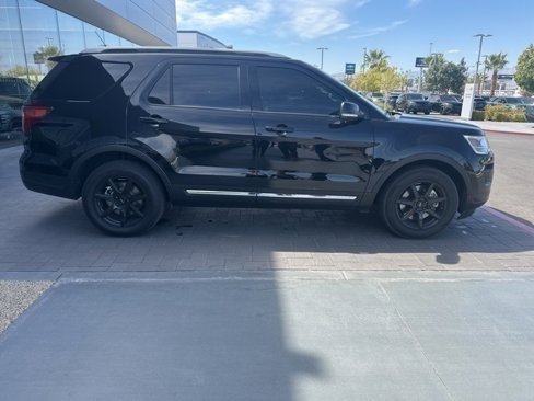 Used 2018 Ford Explorer XLT w/ Equipment Group 202A image 4