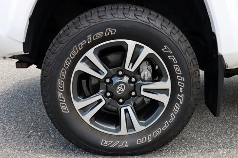 Used 2018 Toyota Tacoma TRD Sport image 27