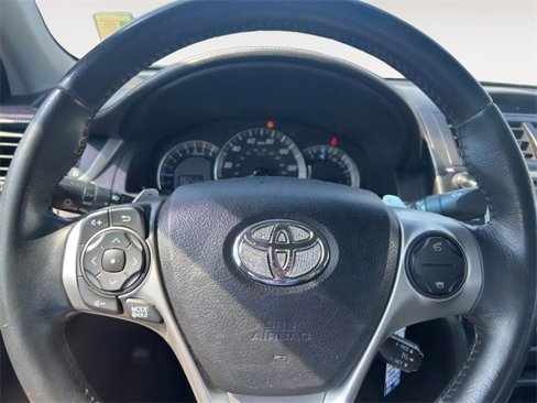 Used 2014 Toyota Camry L image 12