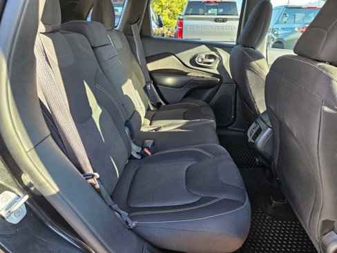Used 2016 Jeep Cherokee Latitude w/ Comfort/Convenience Group image 31
