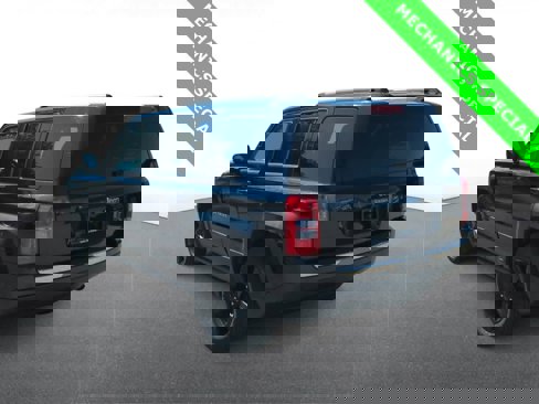Used 2012 Jeep Patriot Latitude w/ Altitude Pkg image 6