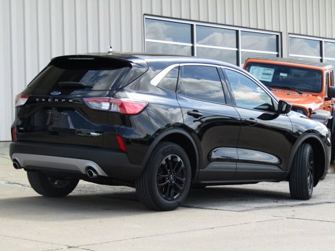 Used 2020 Ford Escape SE image 3