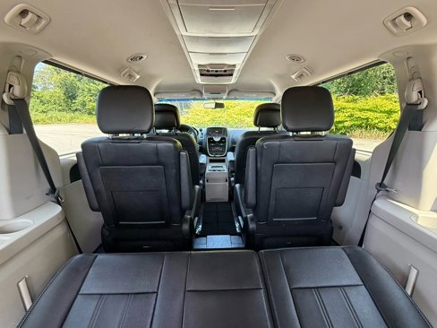 Used 2015 Chrysler Town & Country Touring w/ Driver Convenience Group image 15