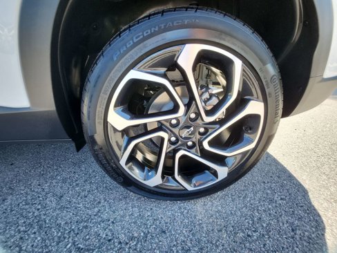 Certified 2025 Chevrolet Trax RS w/ Sunroof Package image 36