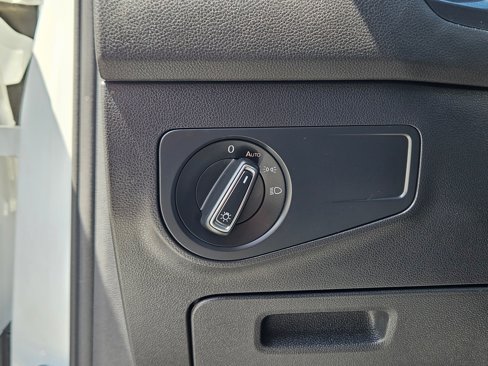 Used 2021 Volkswagen Tiguan SE w/ Panoramic Sunroof Package image 20
