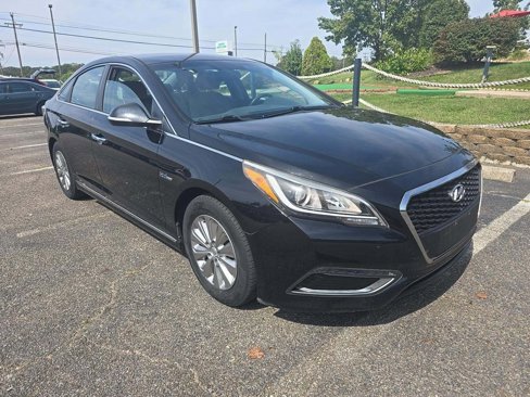 Used 2016 Hyundai Sonata SE image 1