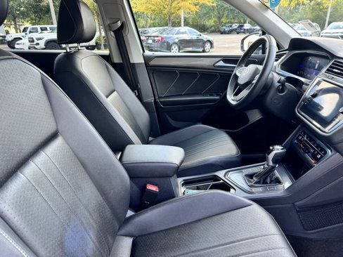 Certified 2022 Volkswagen Tiguan SE image 10