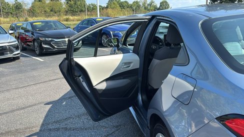 Used 2021 Toyota Corolla LE image 28