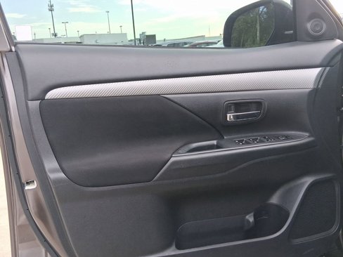 Used 2018 Mitsubishi Outlander SE image 10
